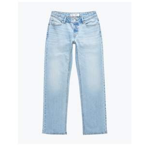 Helt nya jeans, knappt använda då dom blivit för stora för mig. Köptes för 600kr och säljer för 250kr. 