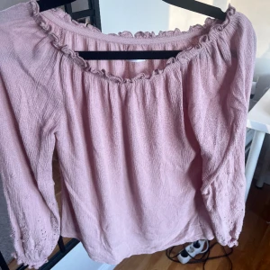 Rosa topp - Hej! Säljer denna topp från lager 157 som var köpt för länge sen. Super fin men ej min stil längre. Hör av dig vid frågor eller köp🩷