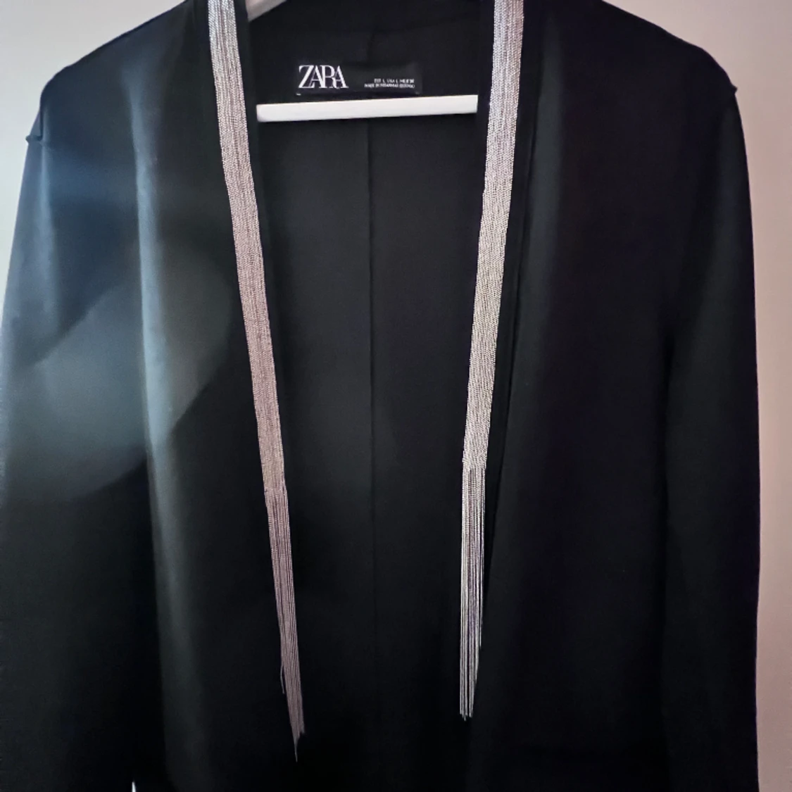 Stilig kavaj med silver fransar  - 91