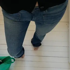 Säljer mina wrangler jeans då de är för små