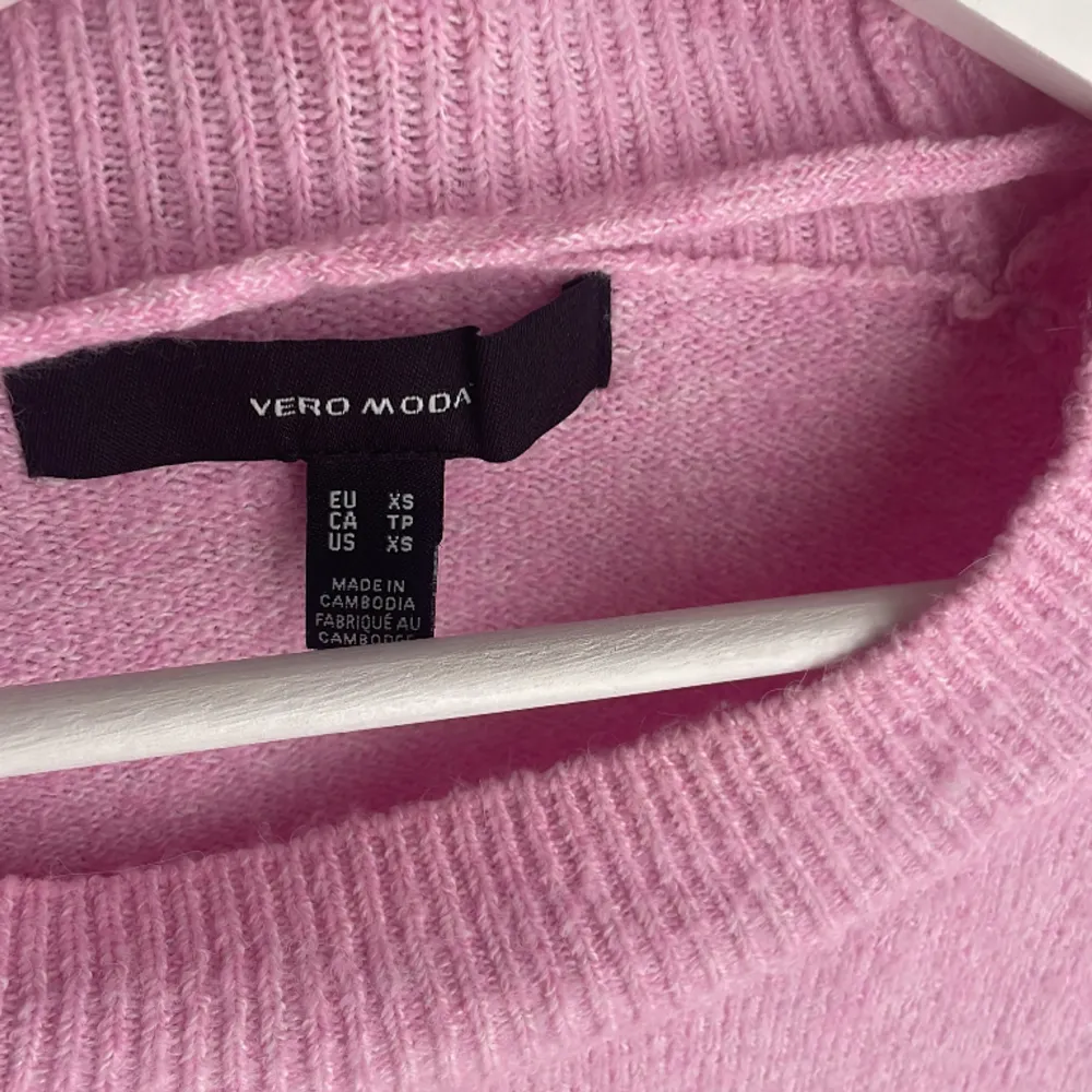 Fin ljusrosa tröja från Vero Moda, använd ett fåtal gånger 💌frakt tillkommer på 58kr💕. Tröjor & Koftor.