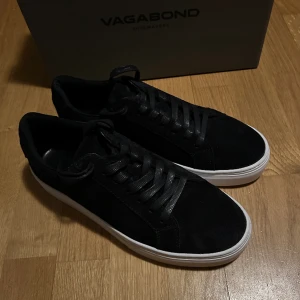 Vagabond skor - 10/10 sick haft på dom bara en gång. mörkblå färg storlek 41 men kan passa till 42