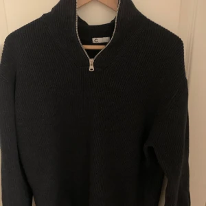 Half zip - Soft half zip från Cubus. Bra kvalitet säljer då den inte passar mig.