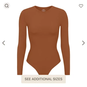 SKIMS body - Aldrig använd! Storlek S. I färgen bronze 