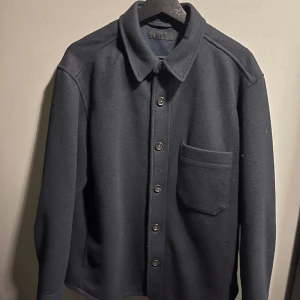 Overshirt  - Uniqlo overshirt i ull, mycket gott skick 