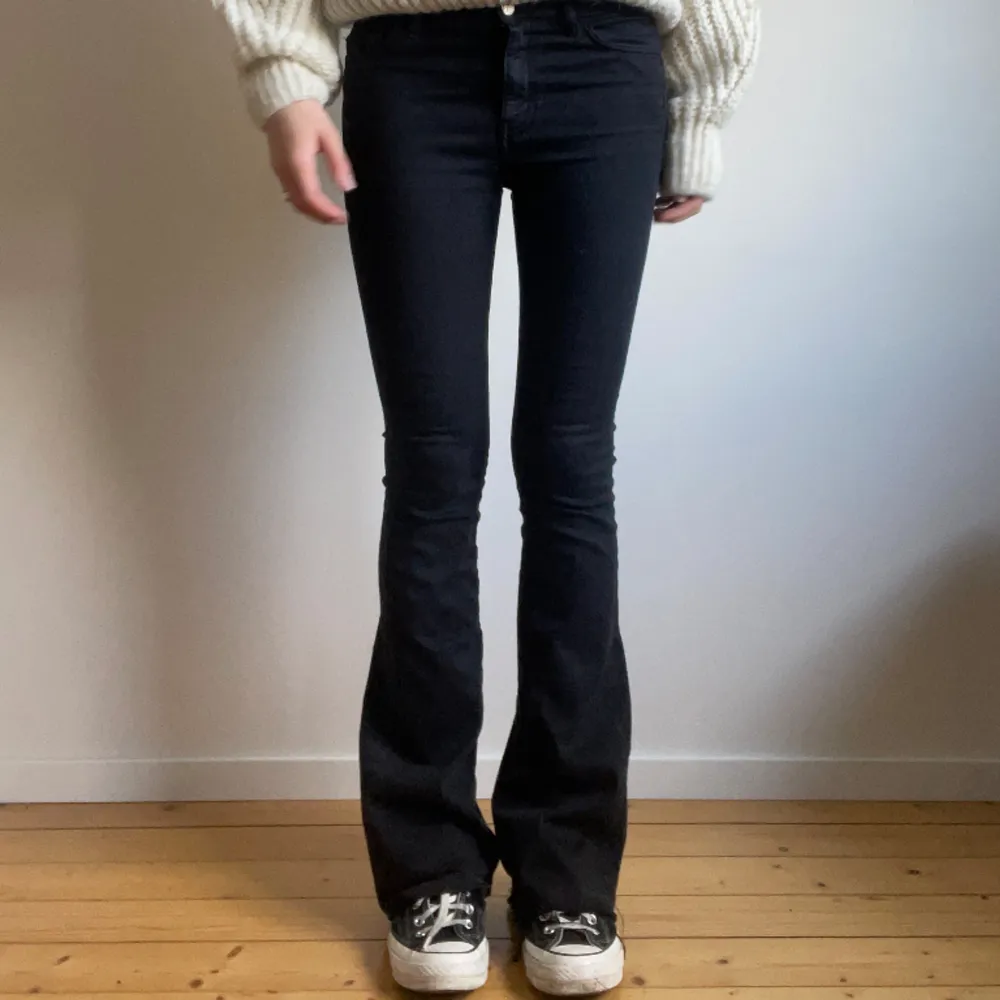 Lite för små för mig men annars väldigt snygga jeans. 173 cm lång är jag.. Jeans & Byxor.