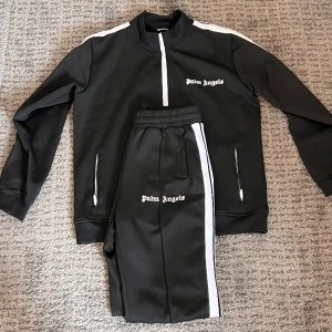 Palm Angels dress  - Palm Angels dress använt enbart ett fåtal gånger och sedan bara samlat damm. 