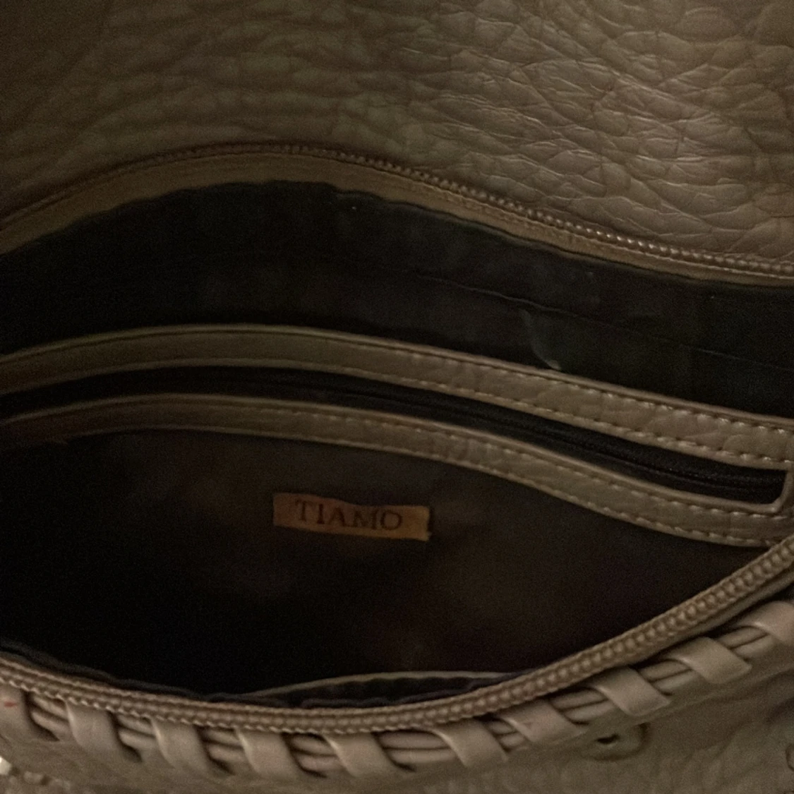 Säljer nu min tiamo väska då den längre inte kommer till användning ny pris 500kr  - 90