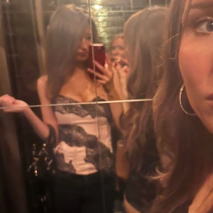 Fest topp - Superfin festtopp som passar perf t jeanssss 🩷 Storleken kan justeras då det är en korsett 🫶🏻