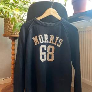 Säljer Morris tröja då den inte andvänds längre men perfekt nu till våren