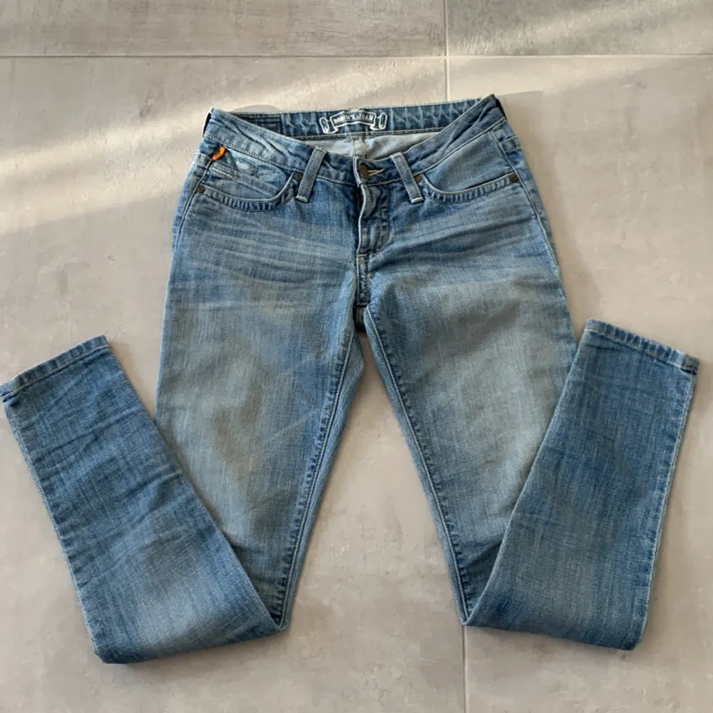 Finaste jeans från Robins storlek 26 💖lowrise, säljer dom för 800 kr!! Bara säg till om du undrar över något!. Jeans & Byxor.