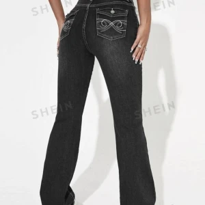 Mörka jeans🖤 - Skriv för fler bilder eller frågor🖤