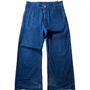 G Star Raw Loose Jeans  - Ett par Loose G star raw jeans i storlek 32/32 dom är felfria förutom att benöppningen är relativt sliten skriv gärna om ni har har några ytterligare frågor om pris eller mer bilder tex