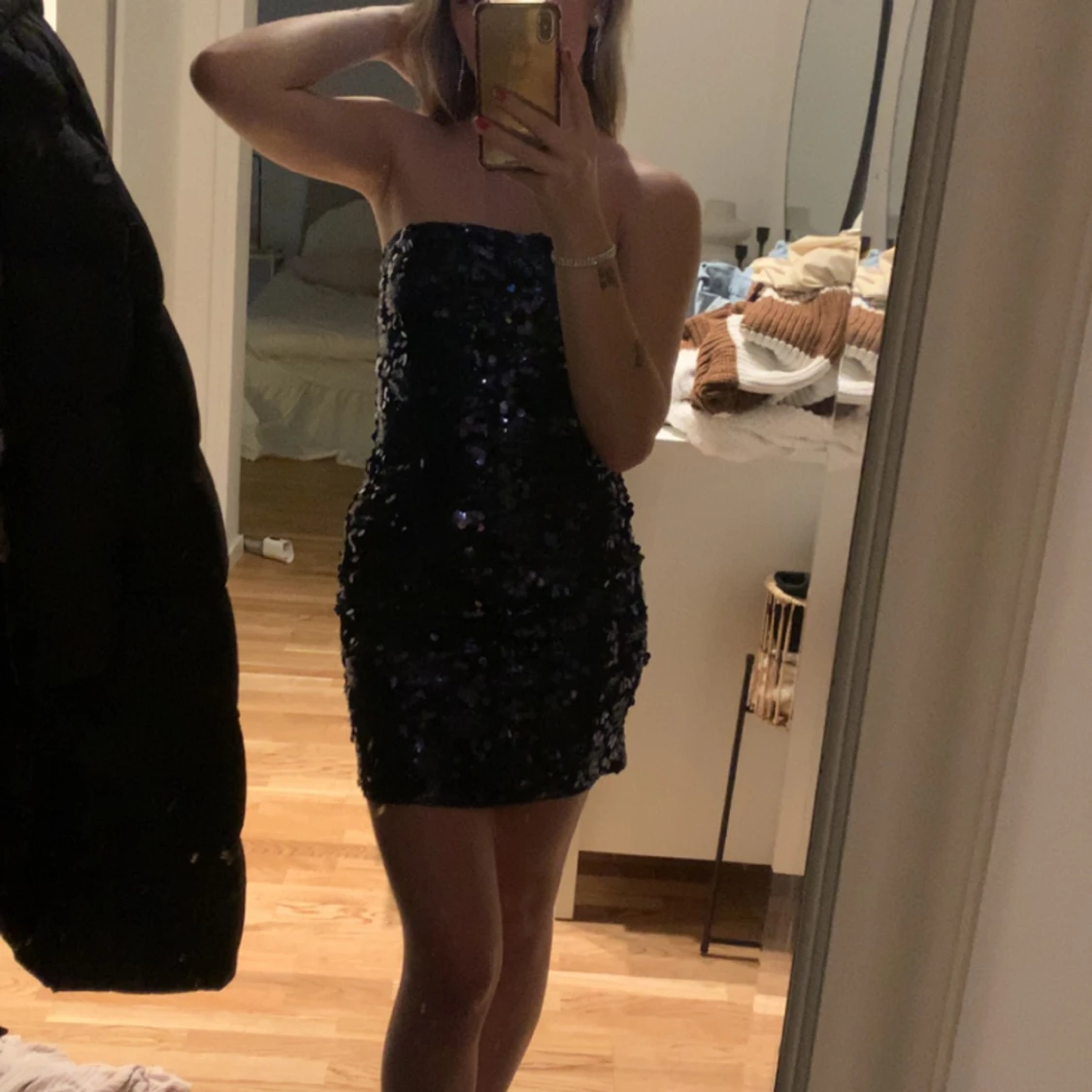 Glittrig klänning - 90