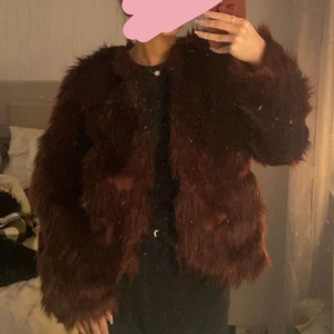 Pälsjacka - Såå fin pälsjacka som inte används alls och därför vill jag bli av med den så fort som möjligt!