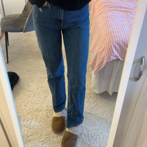 Jeans  - Fina jeans från lindex, stl 36. Säljer då de känns lite för korta för mig i längden, är 1,80 cm💗knappt använda