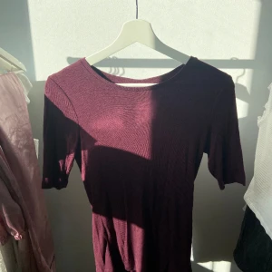 Tröja från Only ⭐️ - Fin tröja från only, nyskick. Storlek xs 🤍 inga skador eller liknande.