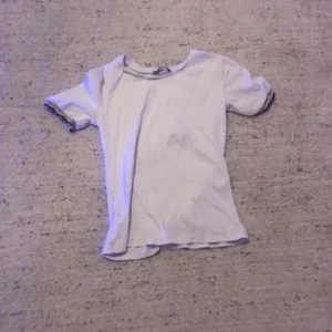 Tröja från zara💛 - Super bra skick, dock lite sönder ute på ärmarna 