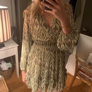 Zara klänning  - Klänning från zara köpt förra sommaren