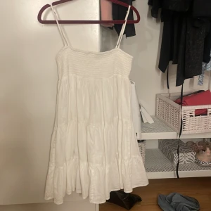 Klänning  - Zara klänning , strl xs . Är super fin men tyvär för kort på mig 