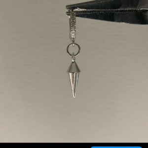 Örhängen  - Jättefint örhänge. Köp för 109kr/st 189kr för ett par.  Kan göra liknande nickelfria och rostfritt. Modell 038