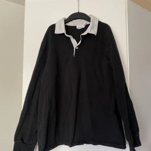 Skjorta Weekday - Fin skjorta i rejält bomull från Weekday! Knappt använd. 