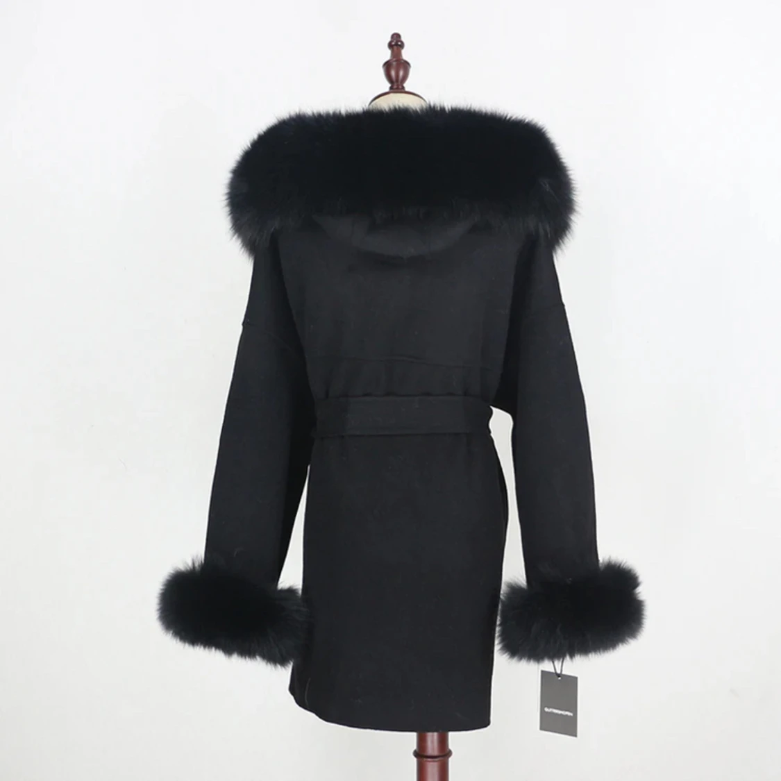 Svart pälskappa  - 91