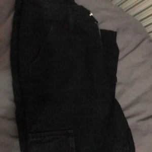 Jeans - Jeans från shein i storlek M. Köpta för 250kr S-M. (Cargos)