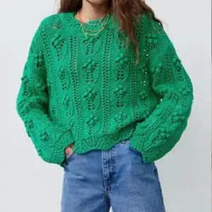 Grön stickad tröja från Zara. Fint skick❤️