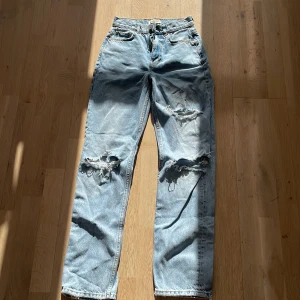 Gina jeans  - Gina jeans använda ett fåtal gånger säljer då dom är för små i midjan. 