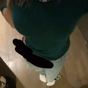 Tröja  - Jätte fin från Intimissmi, litet hål som är ihopsytt på baksidan men syns knappt men därav priset!