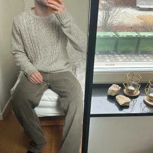 Stickad långärmad - Super bra kvalle och skön. Sticks inte. Köpt i London.