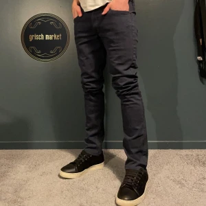 Lee Luke Jeans  - Ett par fräscha Lee jeans i mycket bra skick, 10/10 inga tecken på användning | modellen heter ”Luke” som är slimmad | 31/34 som sitter rätt så bra på mig som är 183cm och 72kg, mått finns i pm |  nypris ca 1100kr | kom gärna med frågor! |