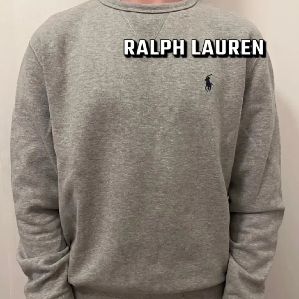 Ralph lauren sweatshirt i storlek S, modellen på bilden är cirka 180cm💯Inga defekter, perfekt inför sommaren! Hör av dig vid minsta fråga eller fundering🤗. Hoodies.