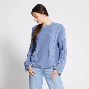 Stickad tröja  - Väldigt nice till sommaren att bara slänga på en outfitt 😋