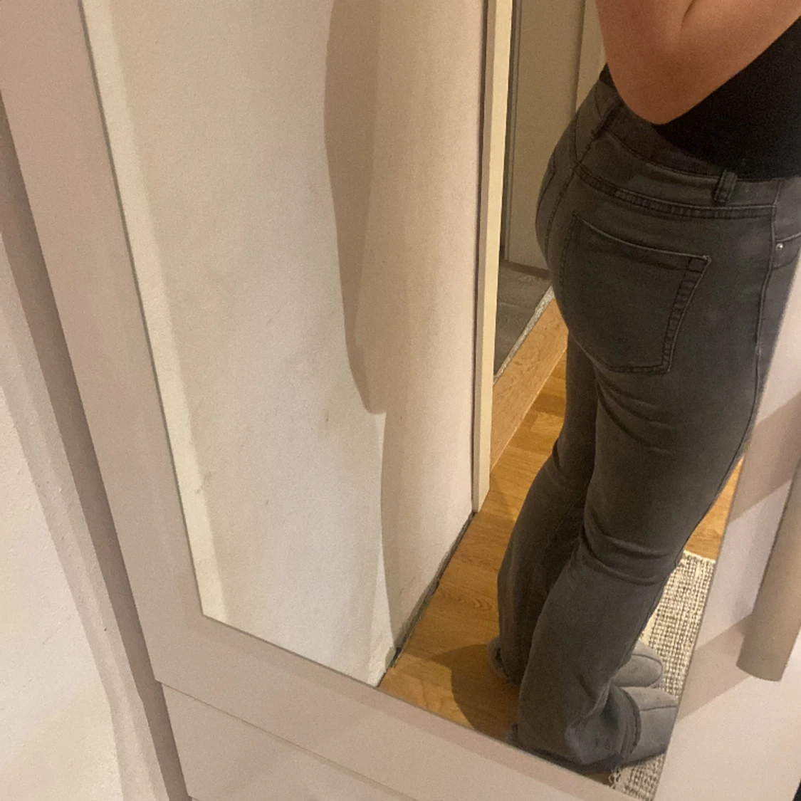Gråa bootcut jeans - 90