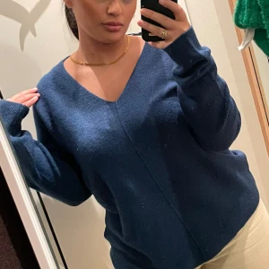 Stickad tjocktröja - Gott skick. Använt fåtal gånger. Jättemysig o skön. 