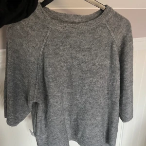 Stickad tshirt - från lager157 i storlek S 🩶