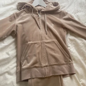 Juicy Couture set - Mysigt set i fin beige färg