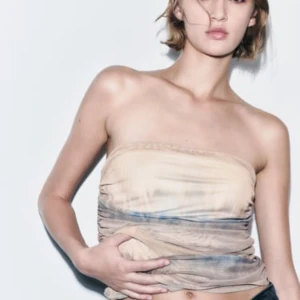 Topp - Helt ny med prislapp kvar. Nypris 219