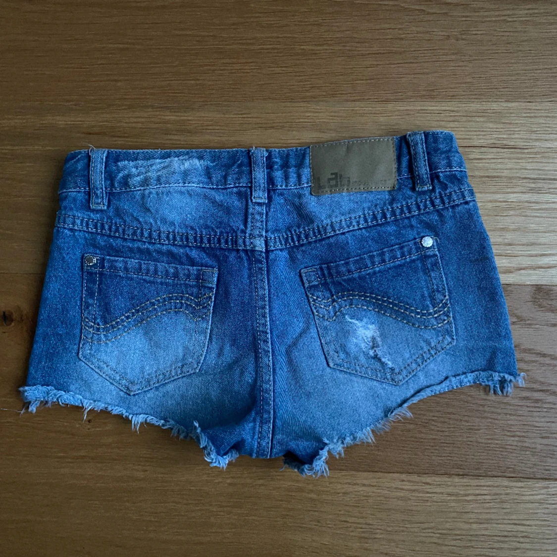Jättesnygga jeansshorts - 91