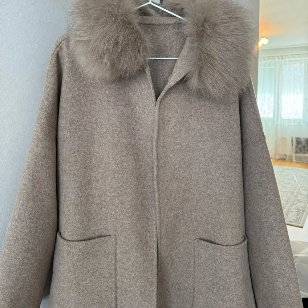 It’s in a very good condition like new from fur Stockholm . Jackor.