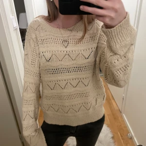 Stickad tröja  - Stickad tröja, bra skick storlek s/m