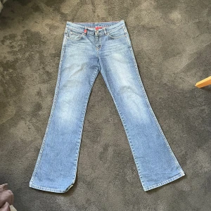 Esprit Flared Jeans - Perfect flares \\ 39cm W \\ 26cm Opening \\ 109cm L