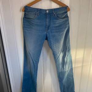 Ett par snygga jeans ifrån Emporio Armani, storlek 30, nypris: 1499, mittt pris: 99.