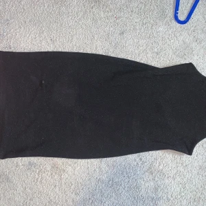 Svart, glittrig klänning - En tajt, svart, glittrig festklänning. 