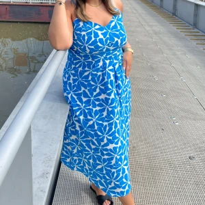 Sommarklänning- MANGO - Gott skick. Använt fåtal gånger. 