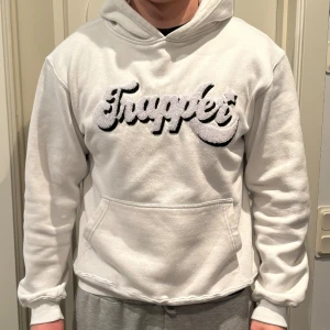 Made by trappers hoodie - Fet hoodie säljes då jag är intresserad av annat! Inga defekter | Nypris: 700kr