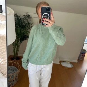 Stickad tröja  - Jättefin stickad tröja, nästan oanvänd💓