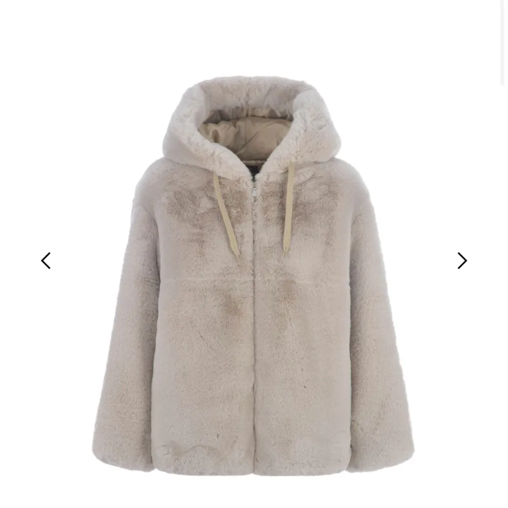 Superfin A.P.C jacka som endast är använd ett fåtal gånger!!💕 Den är i nyskick, säljer för 4900 kr (Nypris ca 7950 kr) den är slutsåld på nätet!!. Takit.